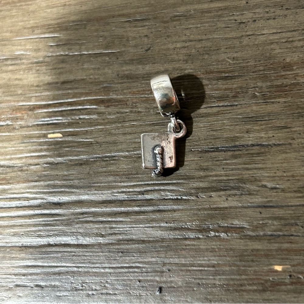 Pandora graduation cap dangle charm